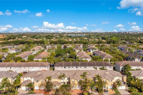 Townhouse in Doral, Florida 3 bedrooms, 211.45 sq.m. № 2031467 - photo 30