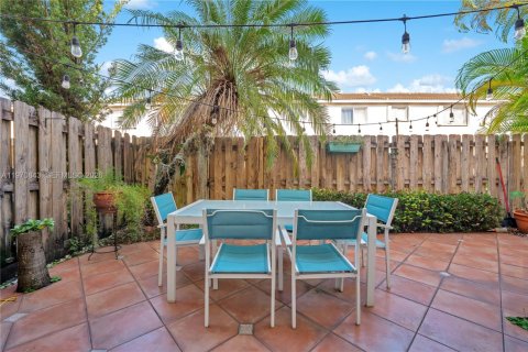 Townhouse in Doral, Florida 3 bedrooms, 211.45 sq.m. № 2031467 - photo 28