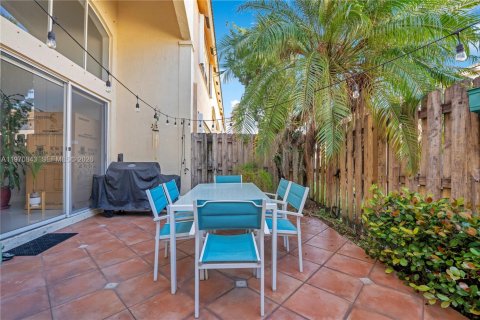 Townhouse in Doral, Florida 3 bedrooms, 211.45 sq.m. № 2031467 - photo 26