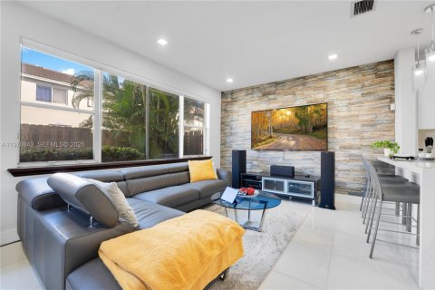 Townhouse in Doral, Florida 3 bedrooms, 211.45 sq.m. № 2031467 - photo 12