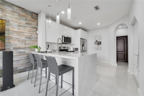 Townhouse in Doral, Florida 3 bedrooms, 211.45 sq.m. № 2031467 - photo 10