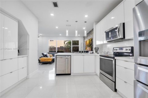 Townhouse in Doral, Florida 3 bedrooms, 211.45 sq.m. № 2031467 - photo 9