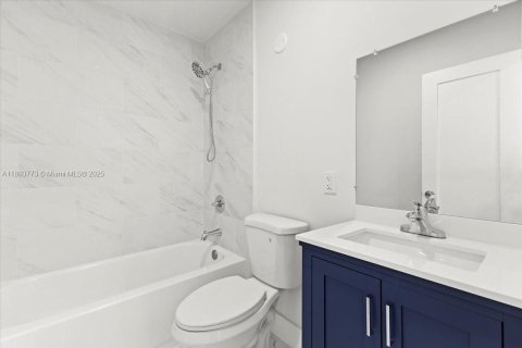 Casa en venta en Miami Gardens, Florida, 5 dormitorios, 217.39 m2 № 1945374 - foto 25