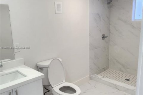 Casa en venta en Miami Gardens, Florida, 5 dormitorios, 217.39 m2 № 1945374 - foto 9