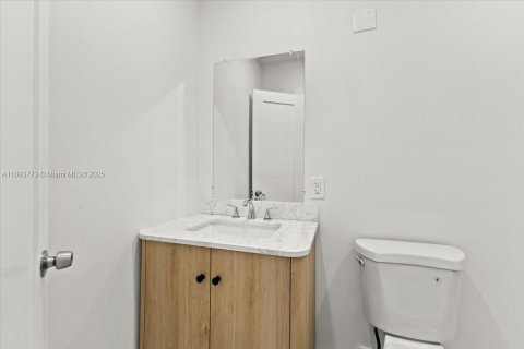 Casa en venta en Miami Gardens, Florida, 5 dormitorios, 217.39 m2 № 1945374 - foto 29