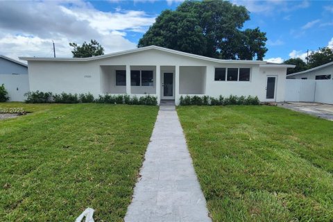 Casa en venta en Miami Gardens, Florida, 5 dormitorios, 217.39 m2 № 1945374 - foto 1