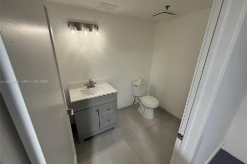 Propiedad comercial en venta en Miami, Florida № 1991213 - foto 7