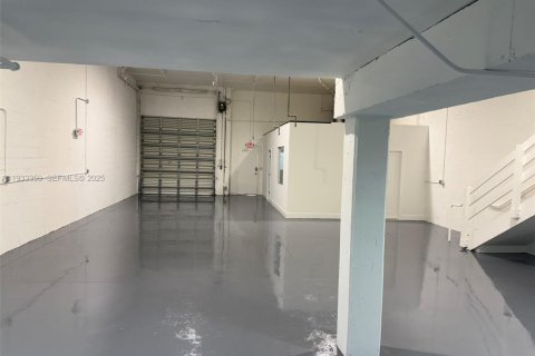 Propiedad comercial en venta en Miami, Florida № 1991213 - foto 4