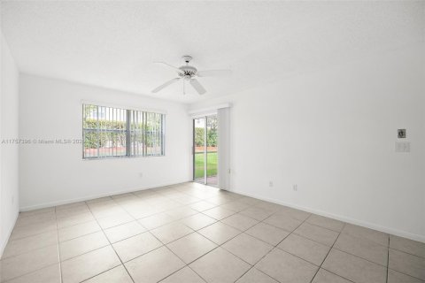 Condo in Homestead, Florida, 2 bedrooms  № 1889402 - photo 15