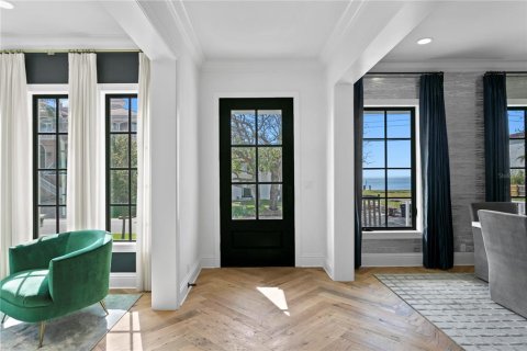 House in Tampa, Florida 5 bedrooms, 465.07 sq.m. № 1513629 - photo 4