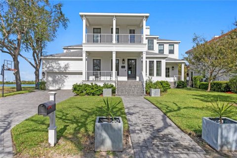 House in Tampa, Florida 5 bedrooms, 465.07 sq.m. № 1513629 - photo 1