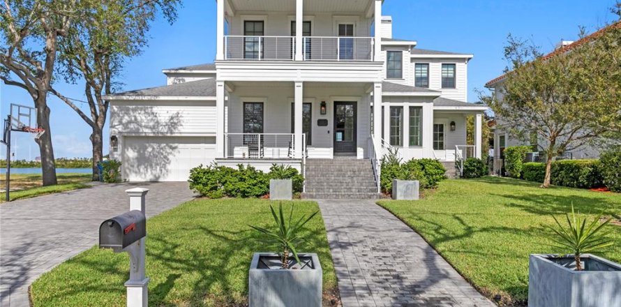 House in Tampa, Florida 5 bedrooms, 465.07 sq.m. № 1513629