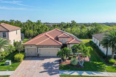 House in Venice, Florida 4 bedrooms, 209.12 sq.m. № 1548165 - photo 1