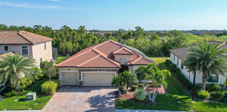 House in Venice, Florida 4 bedrooms, 209.12 sq.m. № 1548165