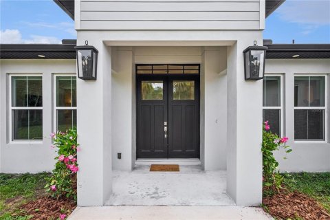House in Oviedo, Florida 4 bedrooms, 298.49 sq.m. № 2215715 - photo 9
