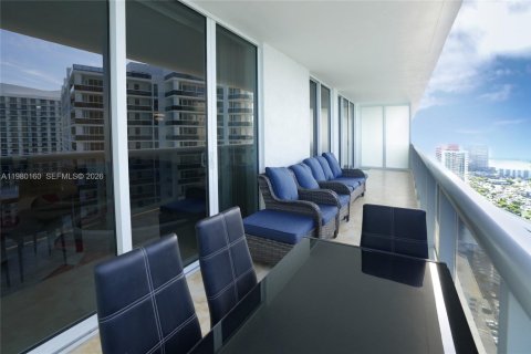 Condo in Hallandale Beach, Florida, 3 bedrooms  № 2052928 - photo 26