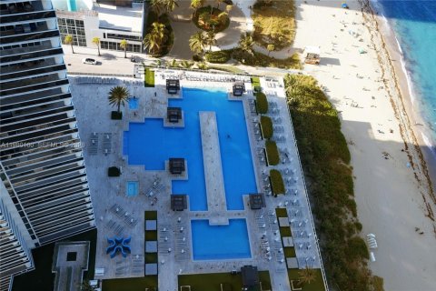 Condo in Hallandale Beach, Florida, 3 bedrooms  № 2052928 - photo 30