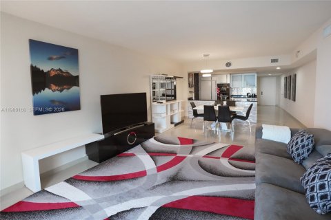 Condo in Hallandale Beach, Florida, 3 bedrooms  № 2052928 - photo 3