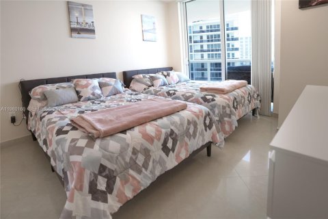 Condo in Hallandale Beach, Florida, 3 bedrooms  № 2052928 - photo 13