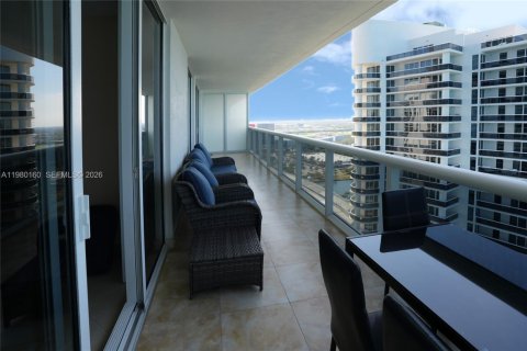 Condo in Hallandale Beach, Florida, 3 bedrooms  № 2052928 - photo 28