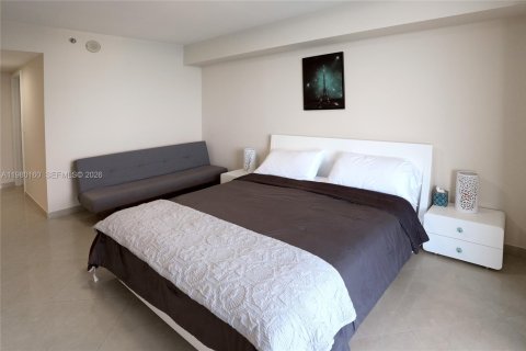 Condo in Hallandale Beach, Florida, 3 bedrooms  № 2052928 - photo 12