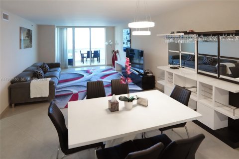 Condo in Hallandale Beach, Florida, 3 bedrooms  № 2052928 - photo 4