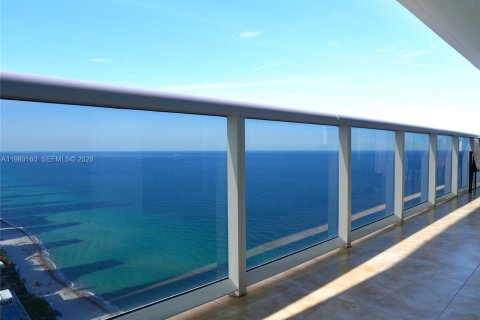 Condo in Hallandale Beach, Florida, 3 bedrooms  № 2052928 - photo 29