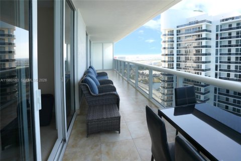 Condo in Hallandale Beach, Florida, 3 bedrooms  № 2052928 - photo 25