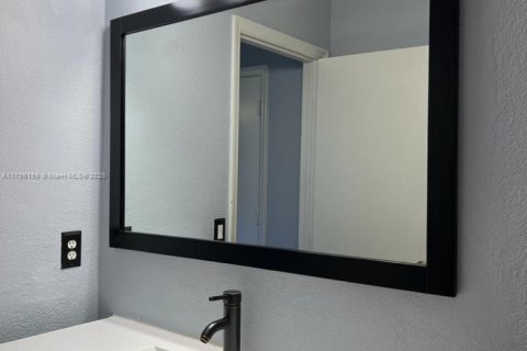Condominio en venta en Deerfield Beach, Florida, 2 dormitorios, 104.42 m2 № 1735814 - foto 3