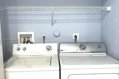 Condominio en venta en Deerfield Beach, Florida, 2 dormitorios, 104.42 m2 № 1735814 - foto 11