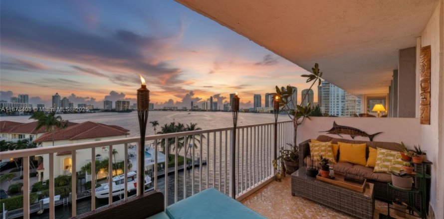 Condo in North Miami Beach, Florida, 1 bedroom  № 1953398