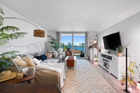 Condo in North Miami Beach, Florida, 1 bedroom  № 1953398 - photo 10