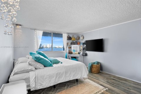 Condo in North Miami Beach, Florida, 1 bedroom  № 1953398 - photo 13