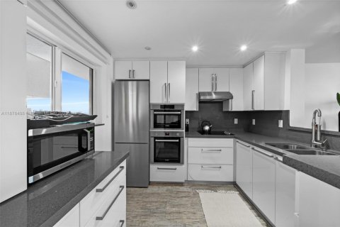 Condo in North Miami Beach, Florida, 1 bedroom  № 1953398 - photo 6