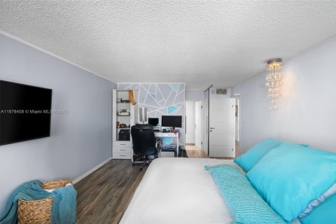 Condo in North Miami Beach, Florida, 1 bedroom  № 1953398 - photo 12