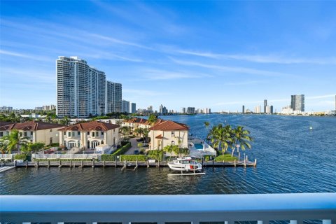 Condo in North Miami Beach, Florida, 1 bedroom  № 1953398 - photo 20