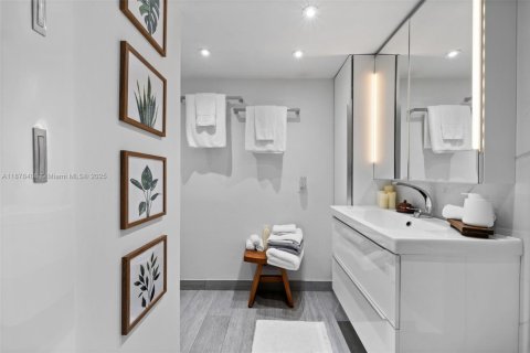 Condo in North Miami Beach, Florida, 1 bedroom  № 1953398 - photo 15