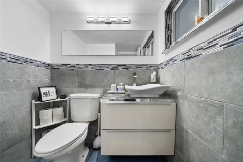 Condo in North Miami Beach, Florida, 1 bedroom  № 1953398 - photo 16