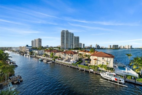 Condo in North Miami Beach, Florida, 1 bedroom  № 1953398 - photo 22