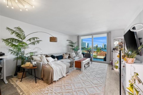 Condo in North Miami Beach, Florida, 1 bedroom  № 1953398 - photo 9