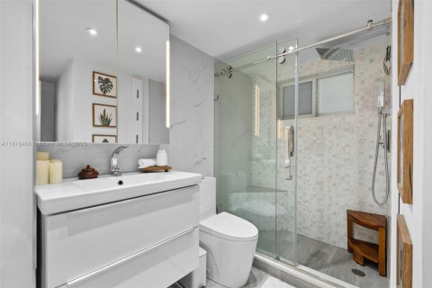 Condo in North Miami Beach, Florida, 1 bedroom  № 1953398 - photo 14