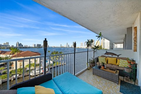 Condo in North Miami Beach, Florida, 1 bedroom  № 1953398 - photo 19