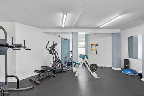 Condo in North Miami Beach, Florida, 1 bedroom  № 1953398 - photo 26