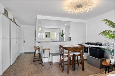 Condo in North Miami Beach, Florida, 1 bedroom  № 1953398 - photo 8