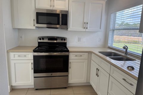 Townhouse in Davenport, Florida 4 bedrooms, 162.39 sq.m. № 1724681 - photo 11