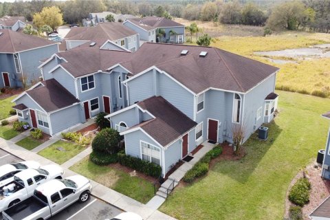 Townhouse in Davenport, Florida 4 bedrooms, 162.39 sq.m. № 1724681 - photo 2