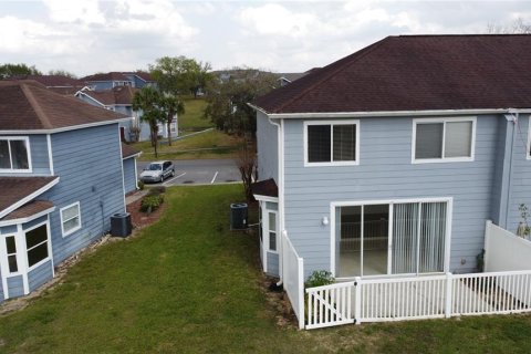 Townhouse in Davenport, Florida 4 bedrooms, 162.39 sq.m. № 1724681 - photo 3