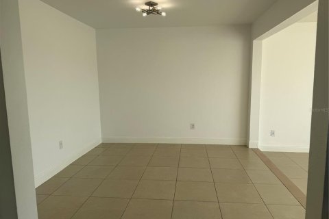 Townhouse in Davenport, Florida 4 bedrooms, 162.39 sq.m. № 1724681 - photo 8