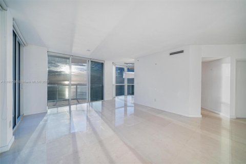 Condo in Miami Beach, Florida, 3 bedrooms  № 1944156 - photo 13