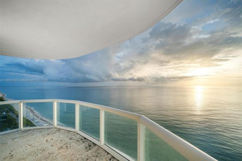 Condo in Miami Beach, Florida, 3 bedrooms  № 1944156 - photo 27